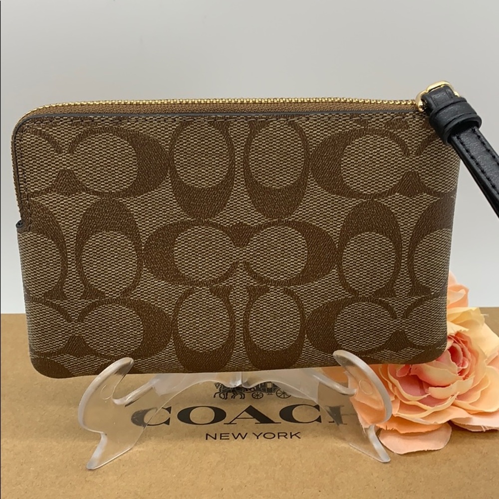 COACH Corner Zip Wristlet In Signature Canvas - Picture 6 of 8